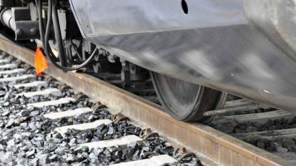 O bătrână a murit după ce a fost lovită de tren