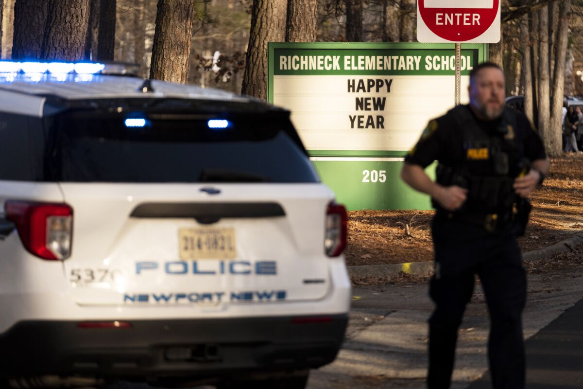 Un băiețel de șase ani din SUA și-a împușcat învățătoarea