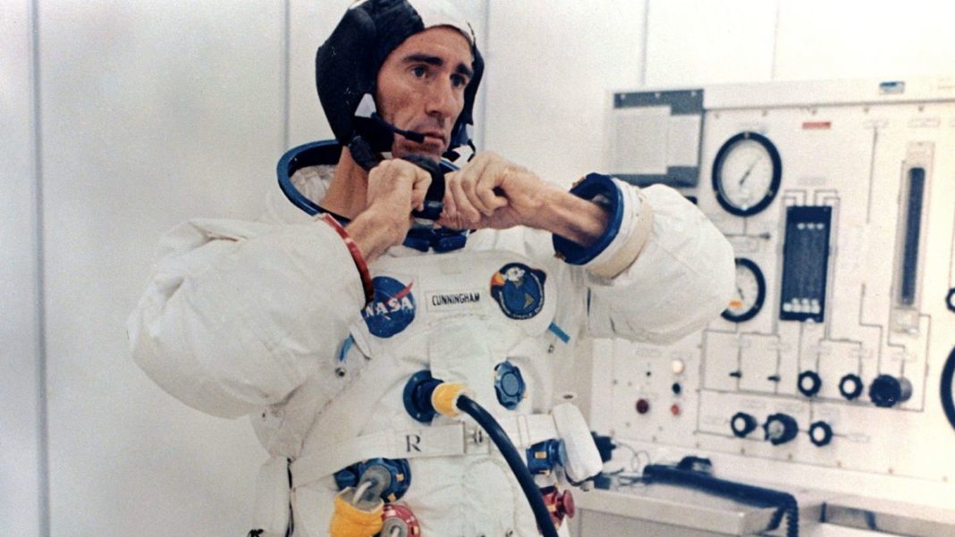 A murit astronautul Walter Cunningham, participant la prima misiune Apollo cu echipaj uman