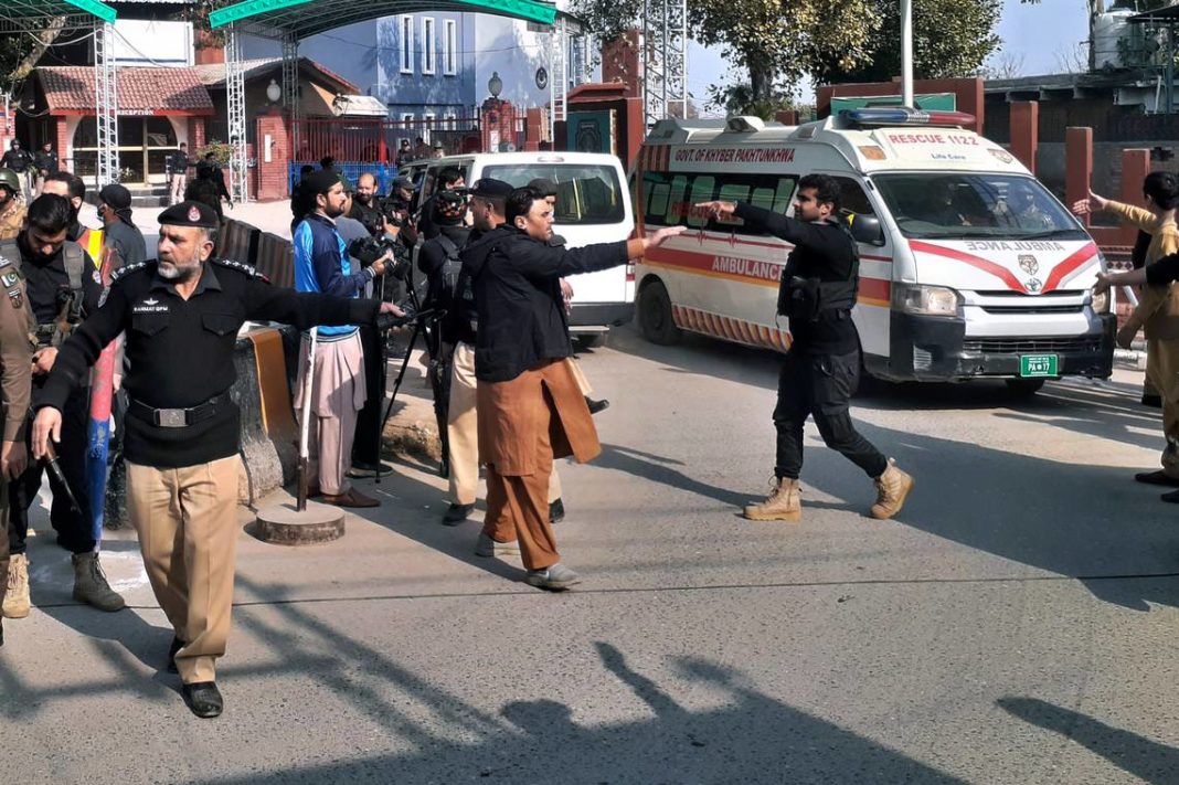 20 de morţi şi peste 100 de răniţi într-un atentat sinucigaş la o moschee din Pakistan