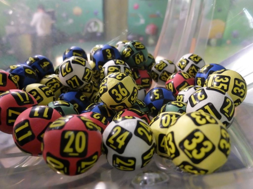 Cel mai mare premiu din istoria Loto 6 din 49 a fost câştigat de o femeie