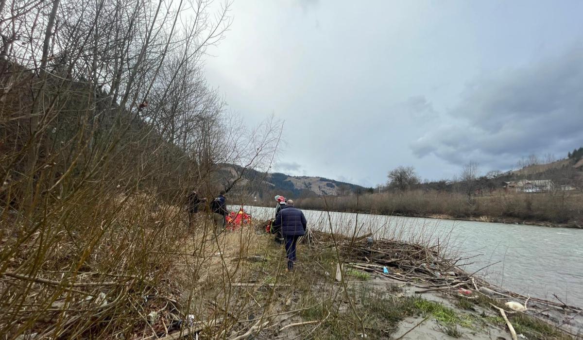 Un bărbat a murit după ce a încercat să treacă pe jos un râu