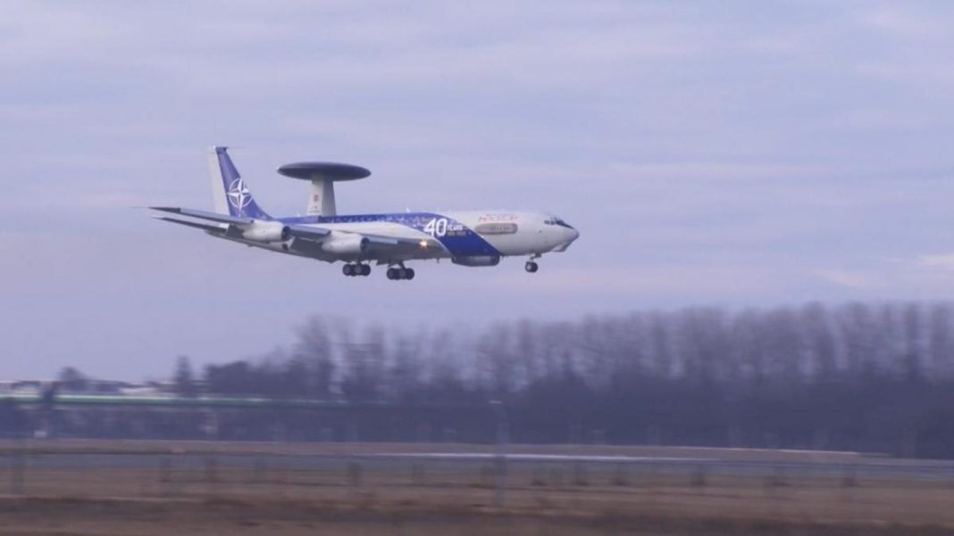 Avioane de supraveghere şi recunoaştere, relocate de NATO, au ajuns în România