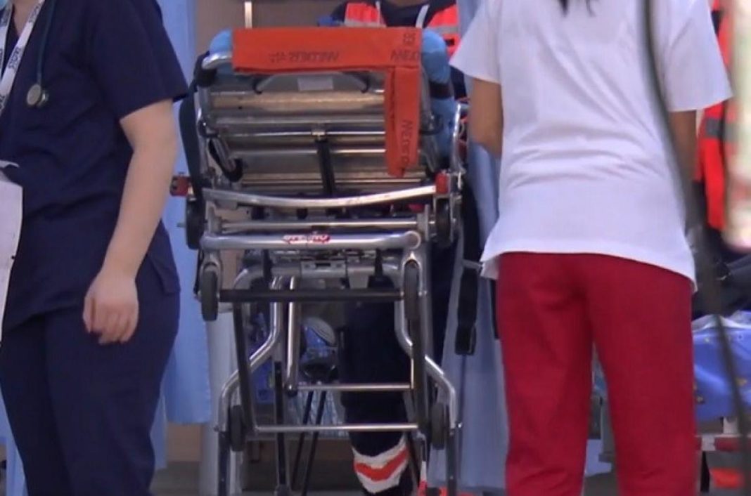 Elevi suspectaţi că ar fi consumat substanţe psihotrope, transportaţi la spital