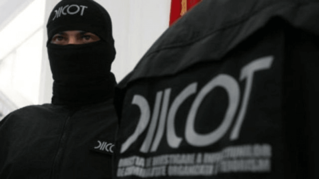 Zece persoane bănuite de trafic de droguri, audiate la DIICOT