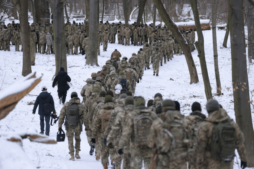 Rusia a mutat trupe suplimentare la graniţa cu Ucraina