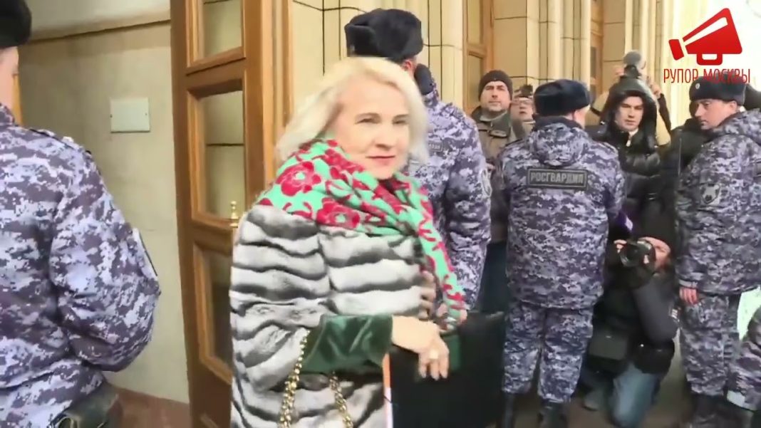 Noua ambasadoare a SUA în Rusia, huiduită în timp ce intra în MAE de la Moscova