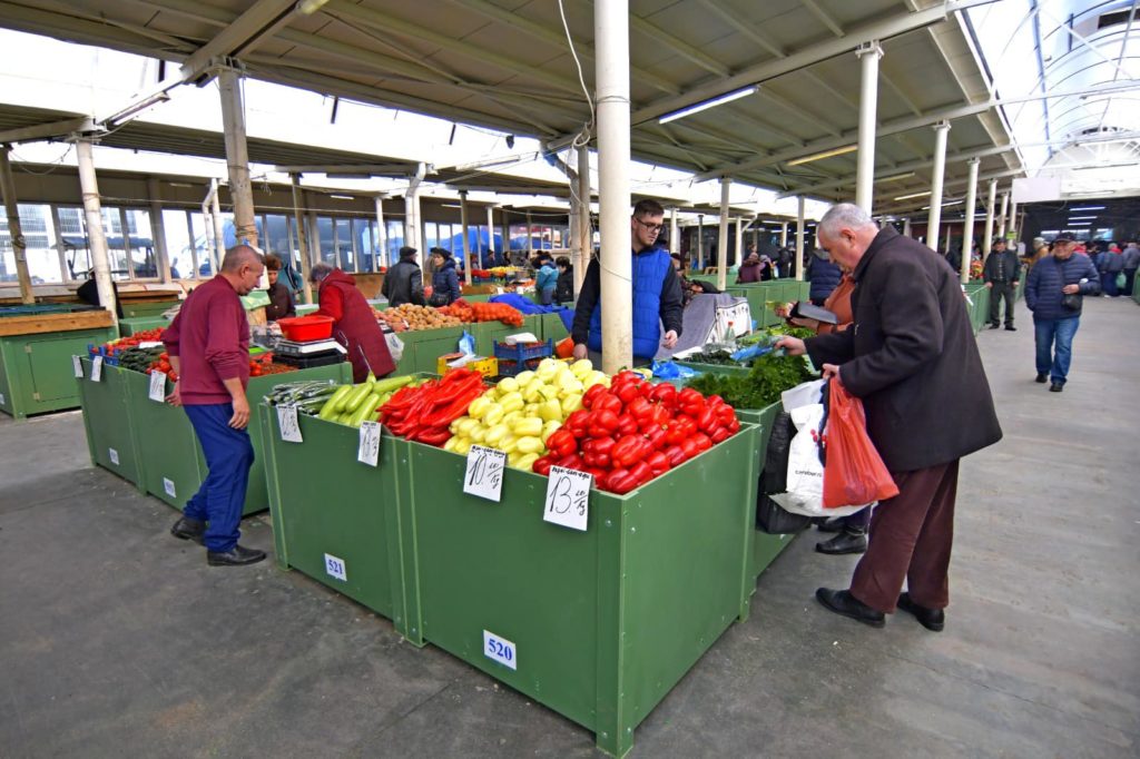 Primăria Craiova rade Piaţa Centrală. În locul acesteia apare o parcare cu spaţii comerciale la parter