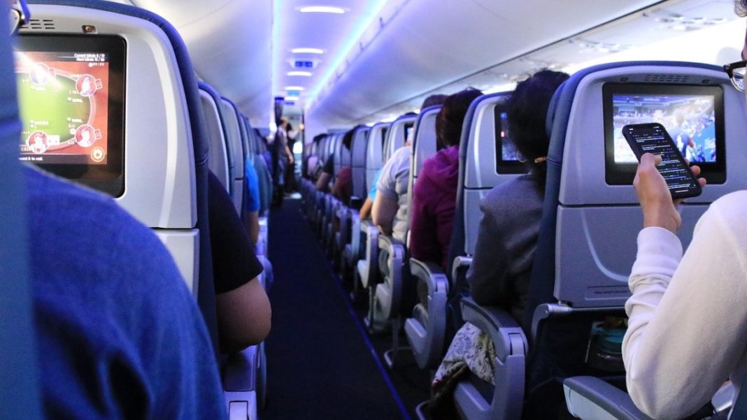 Un român a încercat să se urce în avion fără bilet, la Viena