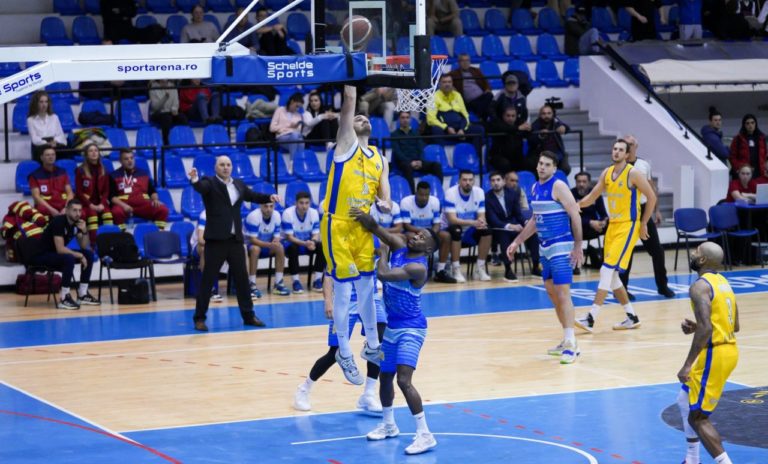Baschet / SCMU Craiova – Petrolul, duel important pentru prezenţa în Top 5
