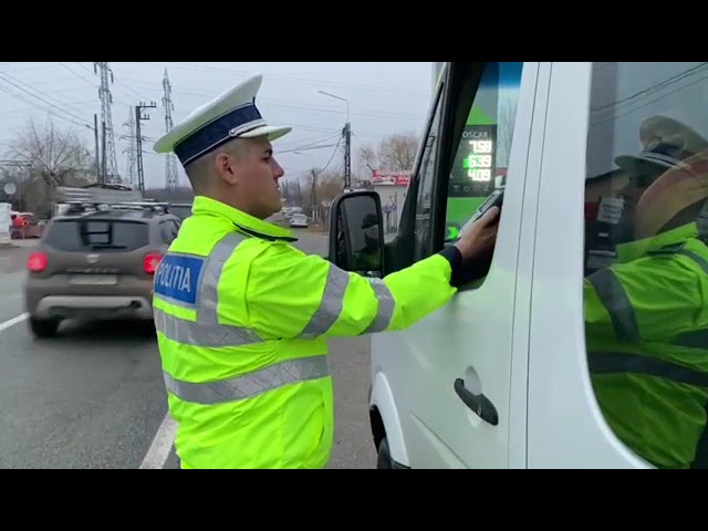 (VIDEO) Peste 100 de transportatori de persoane, vreificate de poliţiştii doljeni