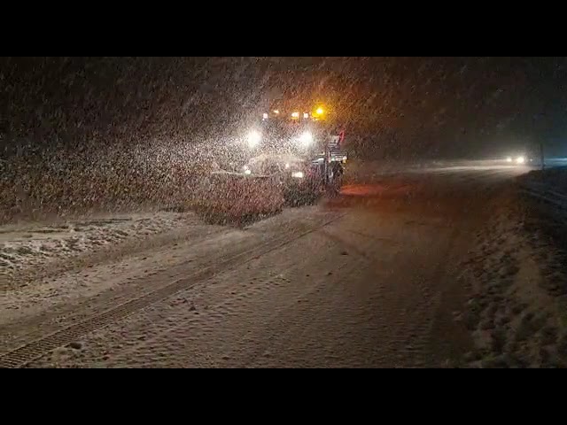 (VIDEO) 9 utilaje de deszăpezire acționează la Rânca