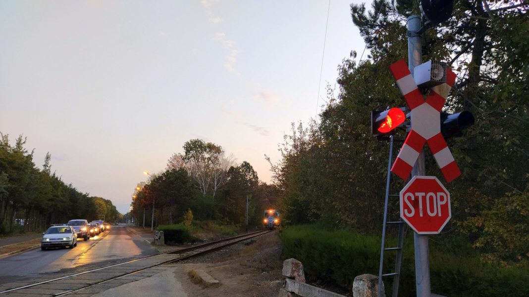 Lucrările se vor realiza de SRCF București prin închidere de linie și interzicerea totală a circulației auto prin pasaje