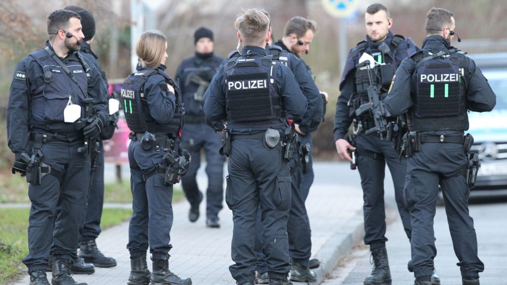 Germania: Incident armat lângă o școală. Două persoane, rănite