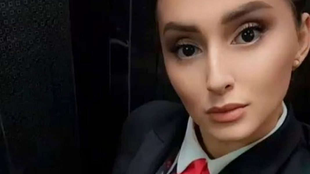 O stewardesă a murit subit la câteva minute după ce a aterizat avionul