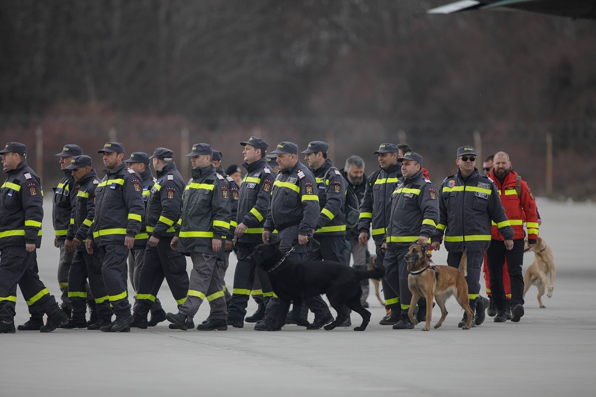 Revine în ţară a doua echipă de salvatori români care au intervenit în Turcia