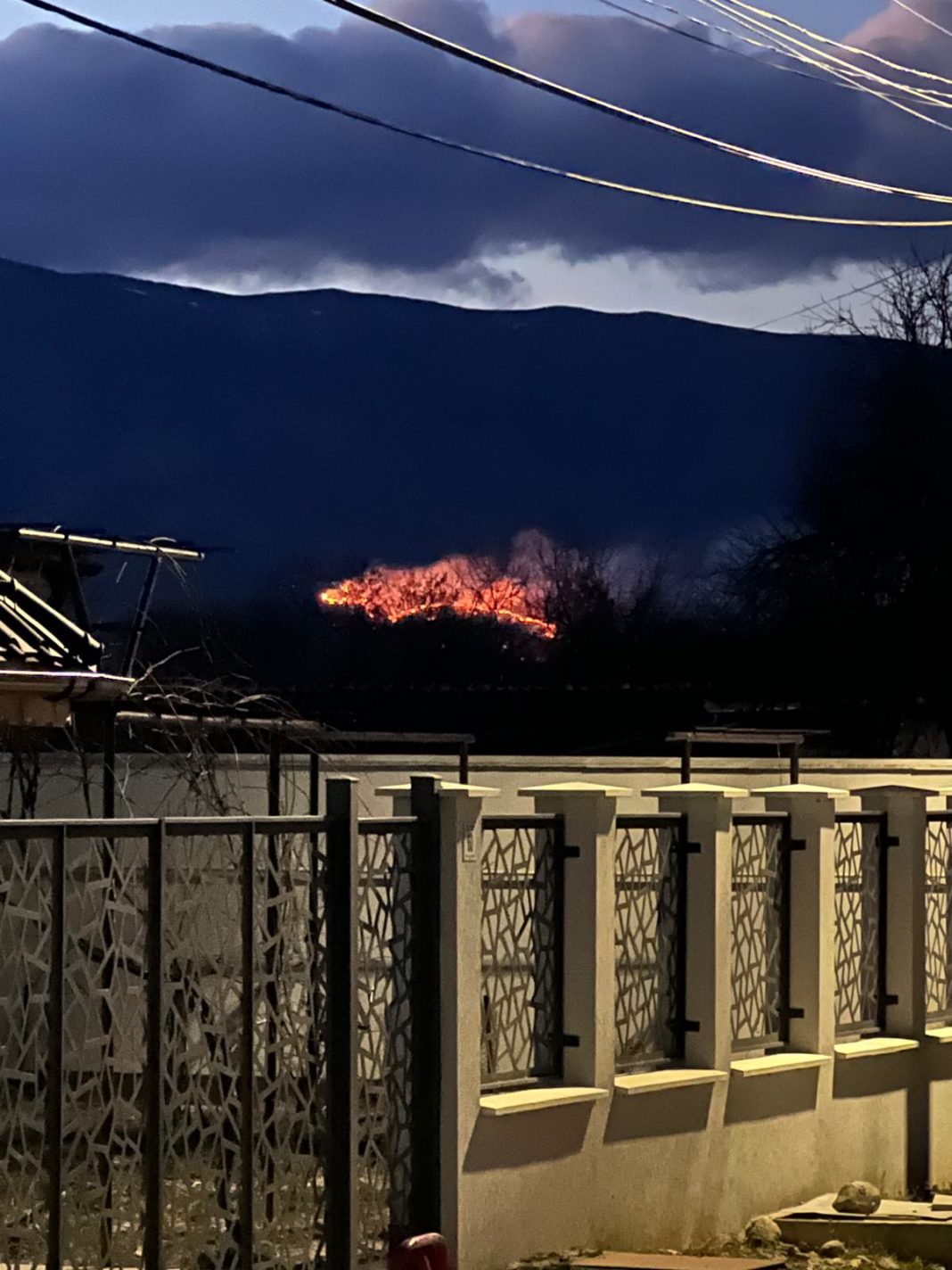 Incendiul de la Runcu s-a manifestat pe o suprafață de 40 de hectare