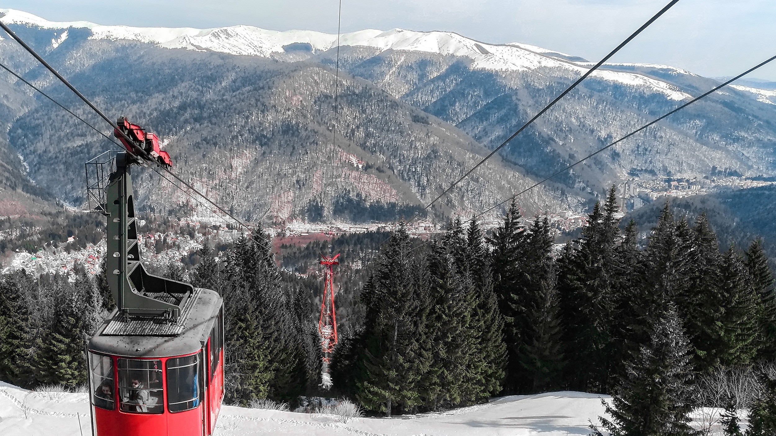 Instalaţiile pe cablu din Sinaia, oprite din cauza vântului