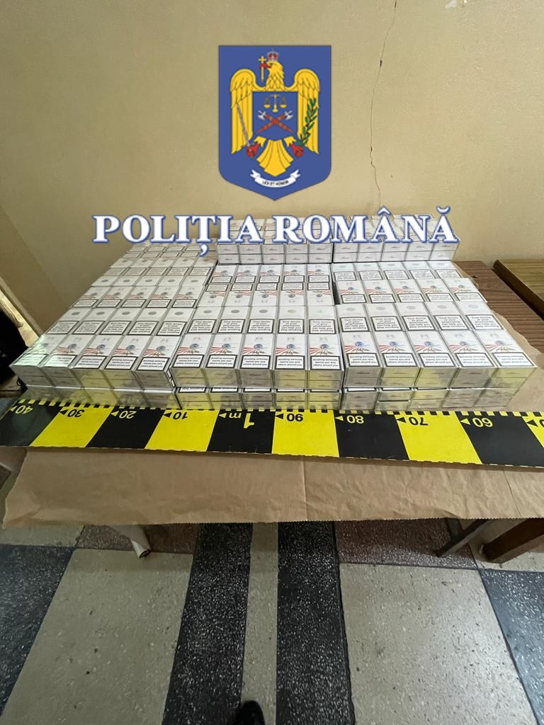 Polițiștii au identificat și ridicat în vederea continuării cercetărilor 18.600 țigarete, mărci diferite