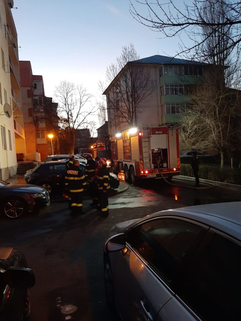 Au intervenit 7 autospeciale ale pompierilor doljeni