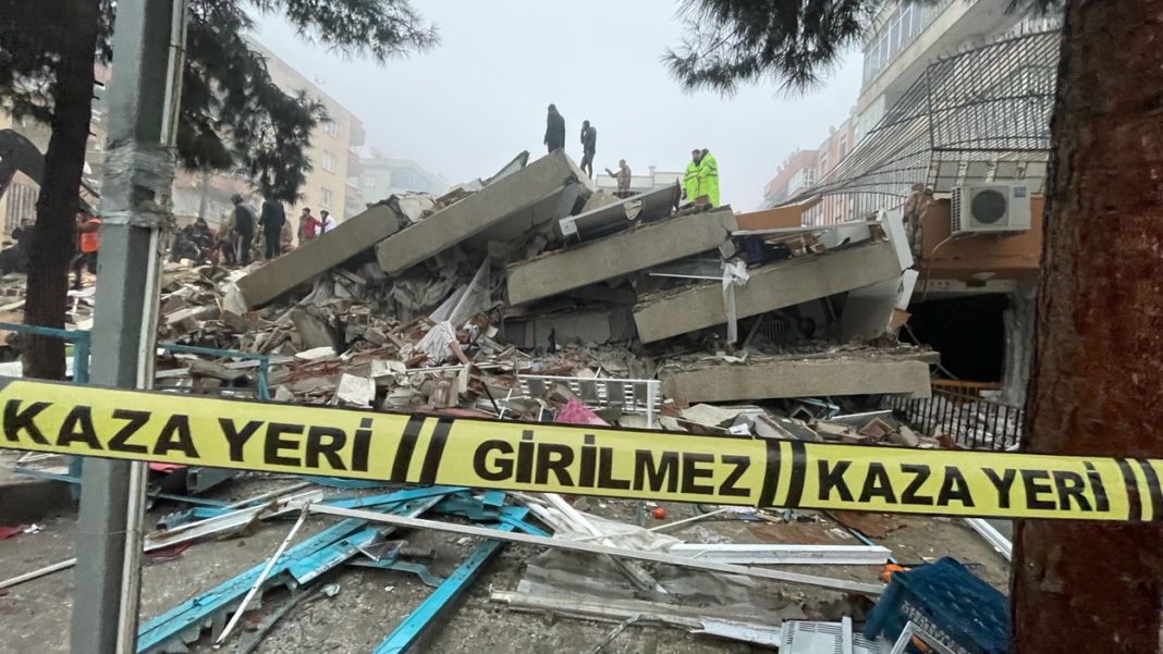 Turcia cere ajutorul NATO după cutremurele devastatoare