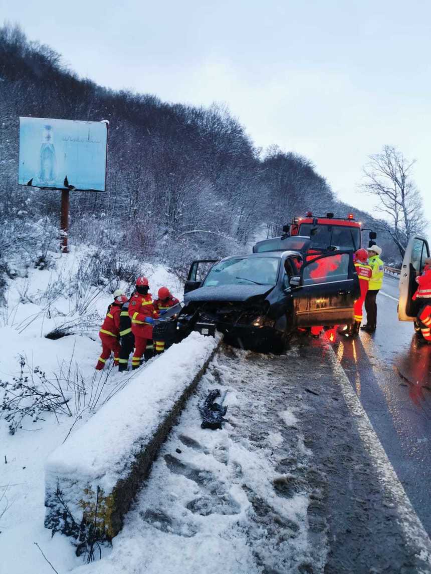 Şapte persoane rănite într-un accident produs pe DN 13