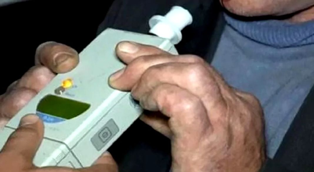 Bărbat drogat cu cocaină, metamfetamină şi amfetamină, depistat la volan