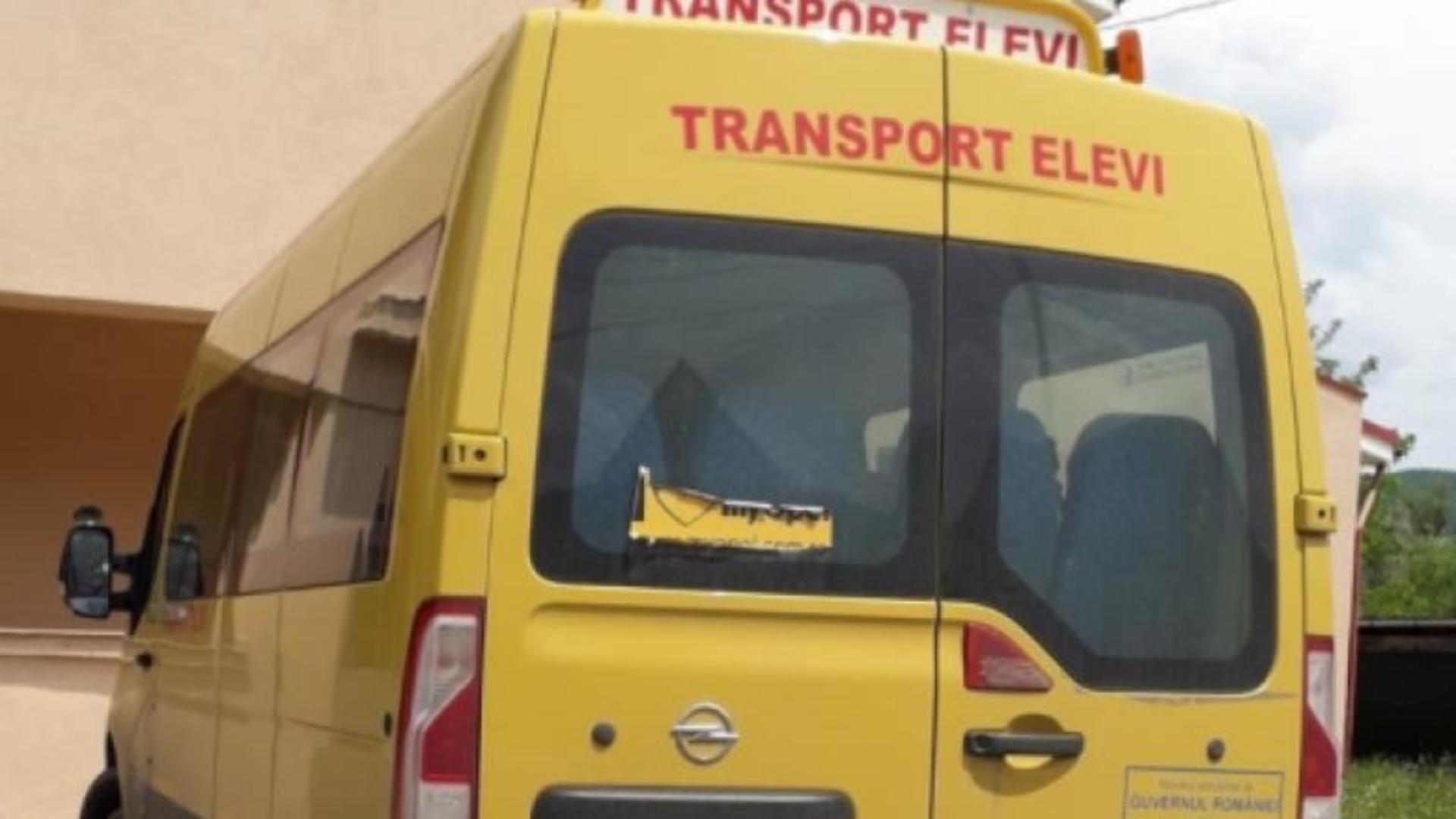 Şoferul unui microbuz care transporta elevi, băut la volan