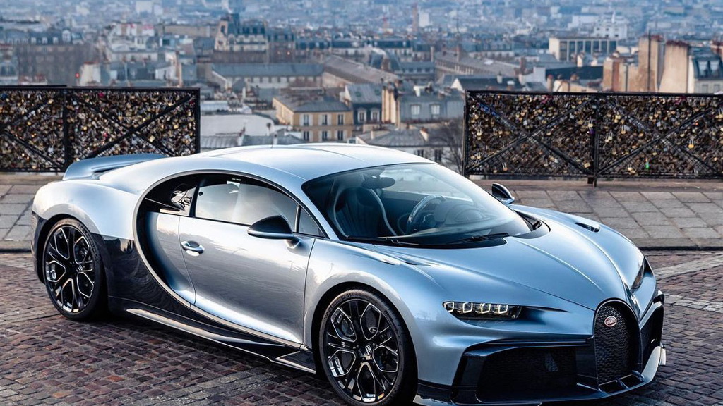 Un automobil Bugatti, cea mai scumpă mașină nouă vândută la licitație