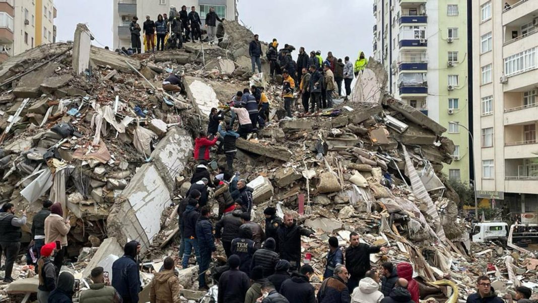 Peste 50.000 de clădiri din Turcia au fost distruse sau grav avariate, spun autorităţile