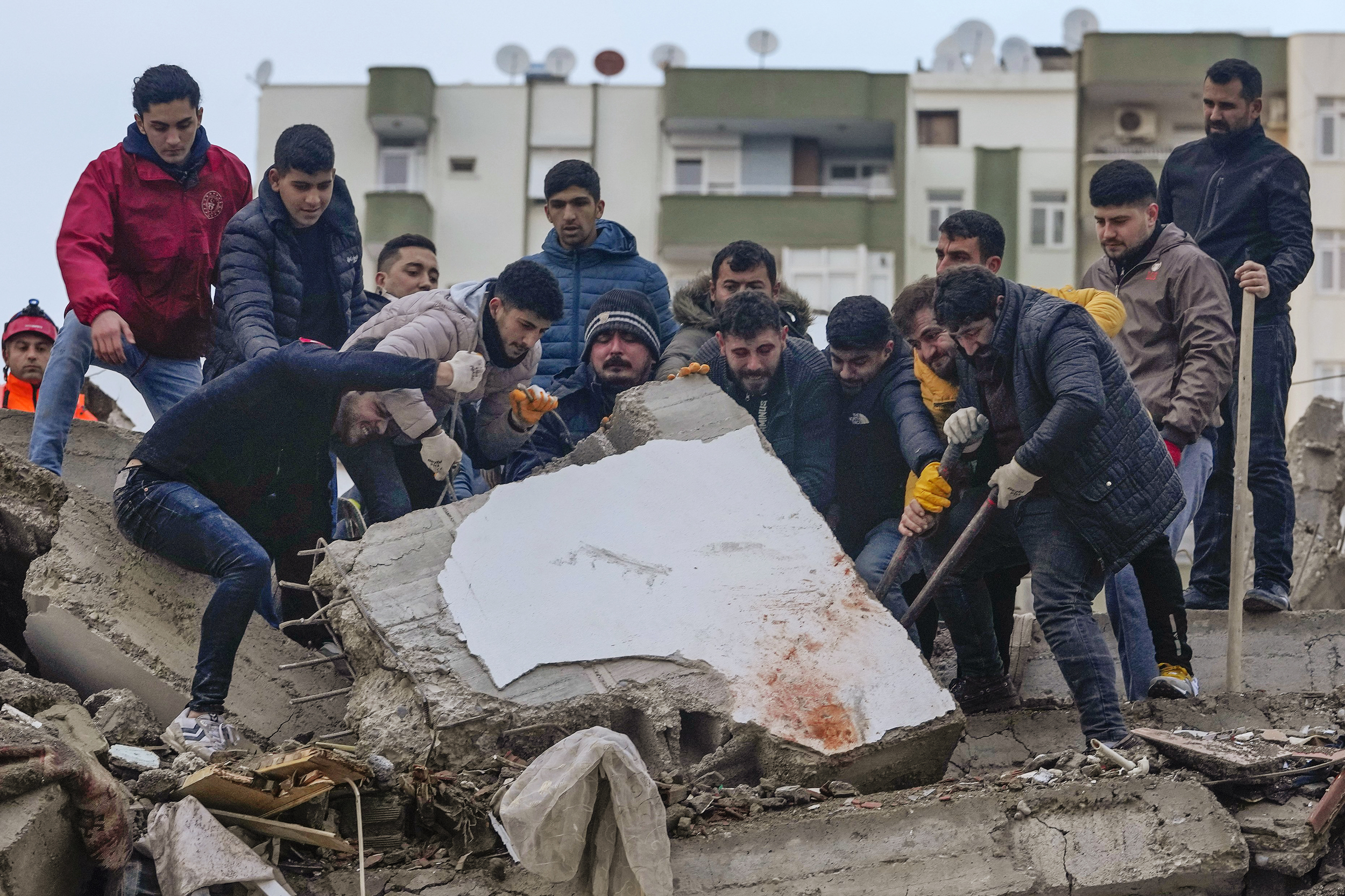 UE a mobilizat 1.185 de salvatori pentru a-i trimite în Turcia