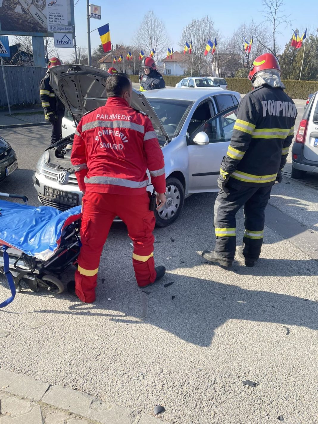 Femeie rănită într-un accident lângă Coloana Fără Sfârșit