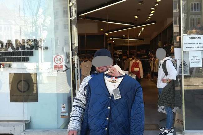 Un hoţ a furat dintr-un magazin hainele cu tot cu umeraşe
