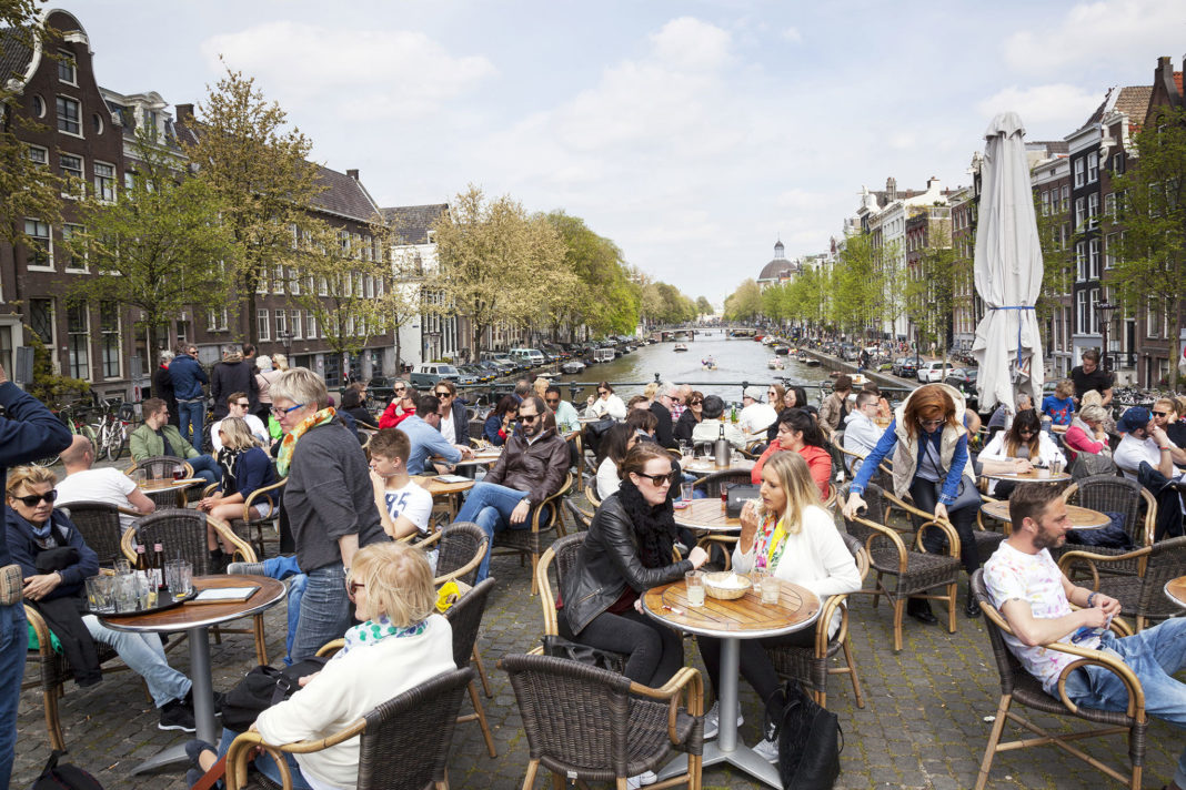 Fumatul ţigărilor cu marijuana nu va mai fi permis în spaţiile publice din Amsterdam