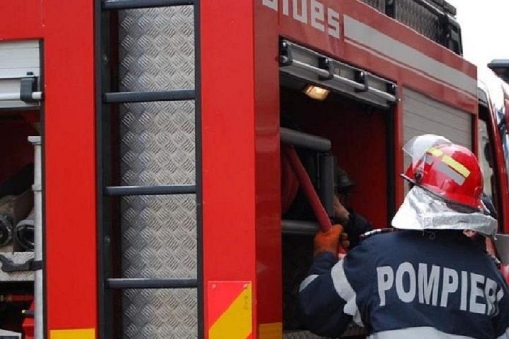 Doi bărbați, răniți într-o explozie urmată de incendiu în comuna Izvoarele, județul Prahova