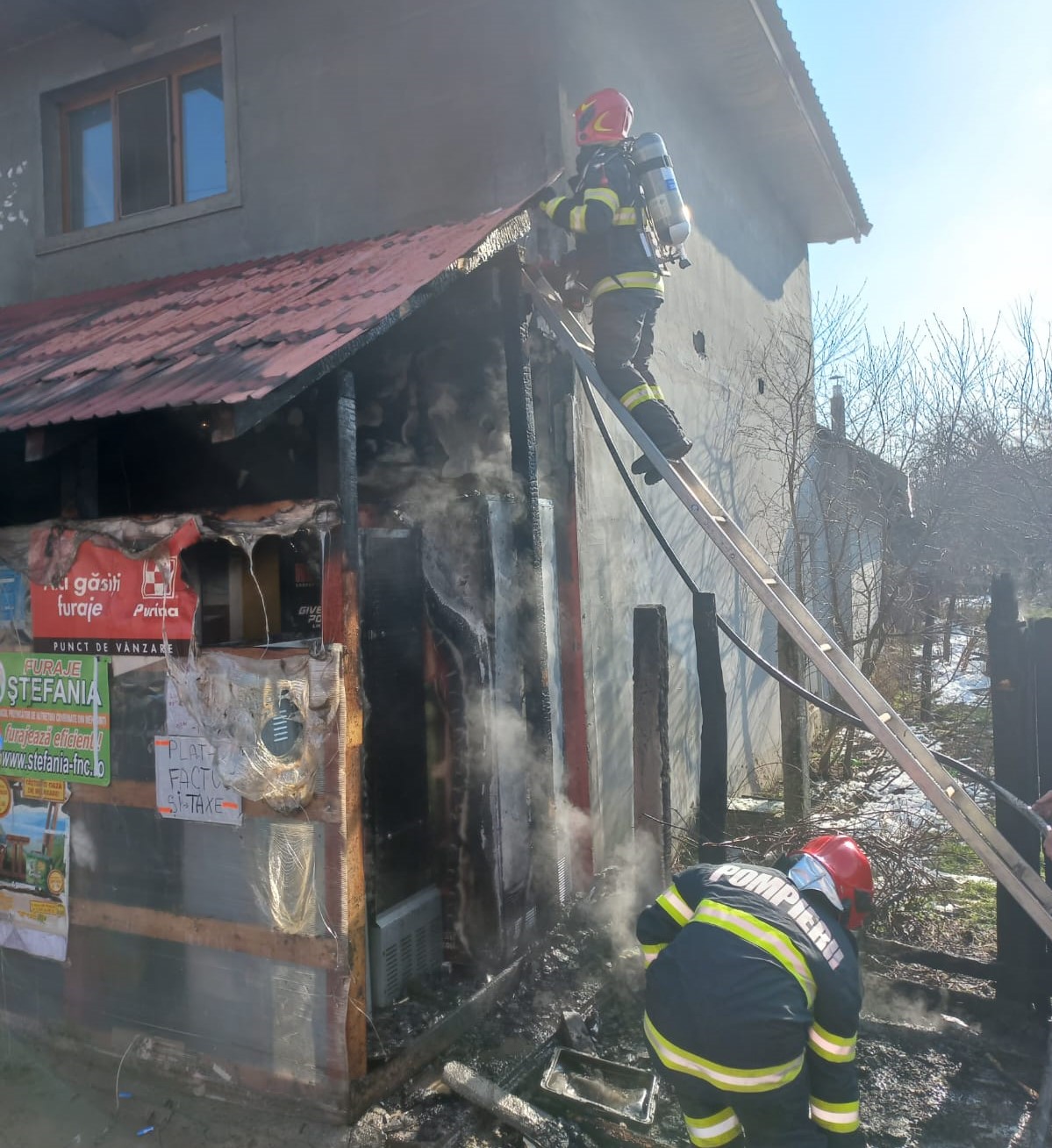 Incendiu la un spațiu comercial din Jiana Mare