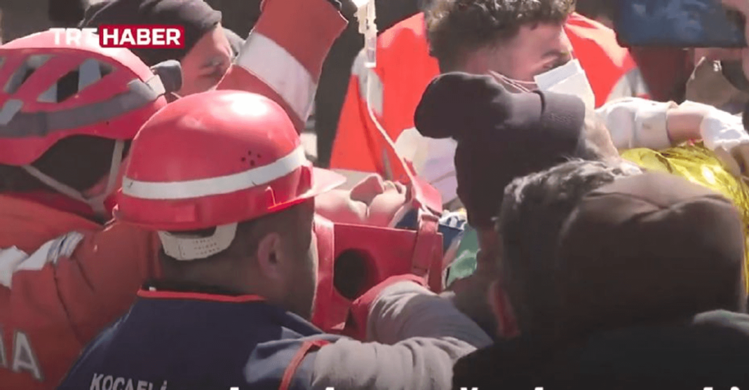 O adolescentă de 17 ani, salvată în Turcia în a 11-a zi de la cutremur