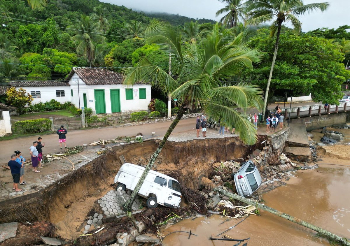 44 de morţi şi 38 de dispăruţi în alunecările provocate de ploile torenţiale din Brazilia