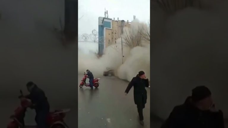 (VIDEO) O clădire se prăbușește la câteva ore după cutremurul devastator din Turcia
