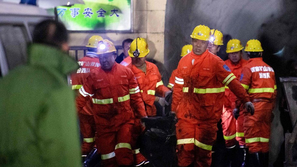 Nouă morţi şi 50 de dispăruţi după prăbuşirea unei mine în China