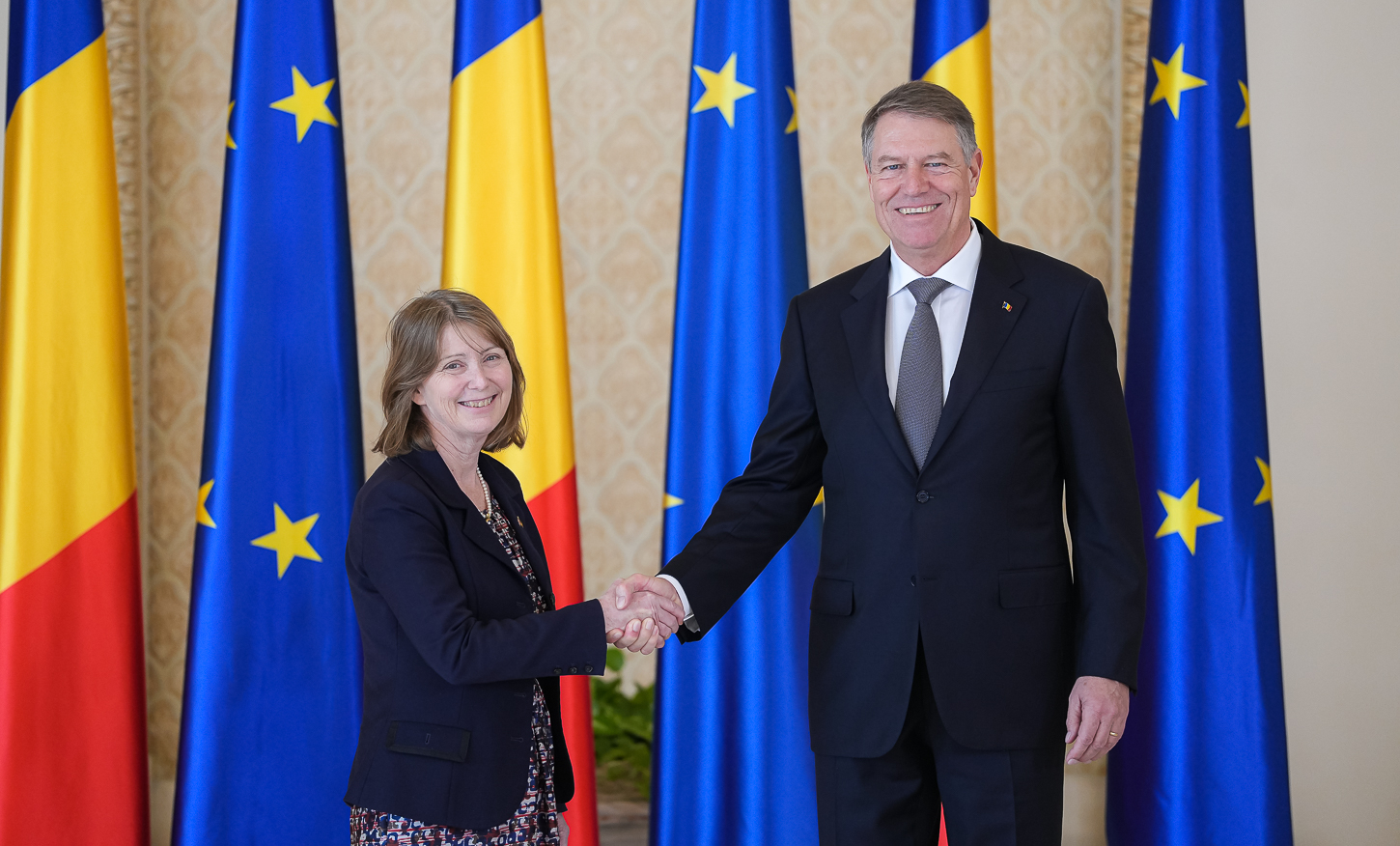 Ambasadorul Statelor Unite ale Americii în România, Kathleen Kavalec, a prezentat scrisorile de acreditare preşedintelui României, Klaus Iohannis