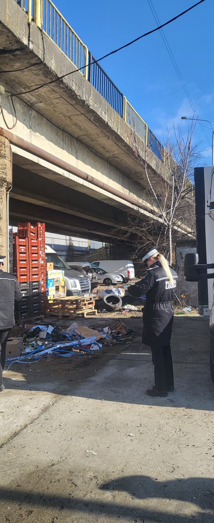 Polițiștii locali au descins pe strada gunoaielor din Târgu Jiu