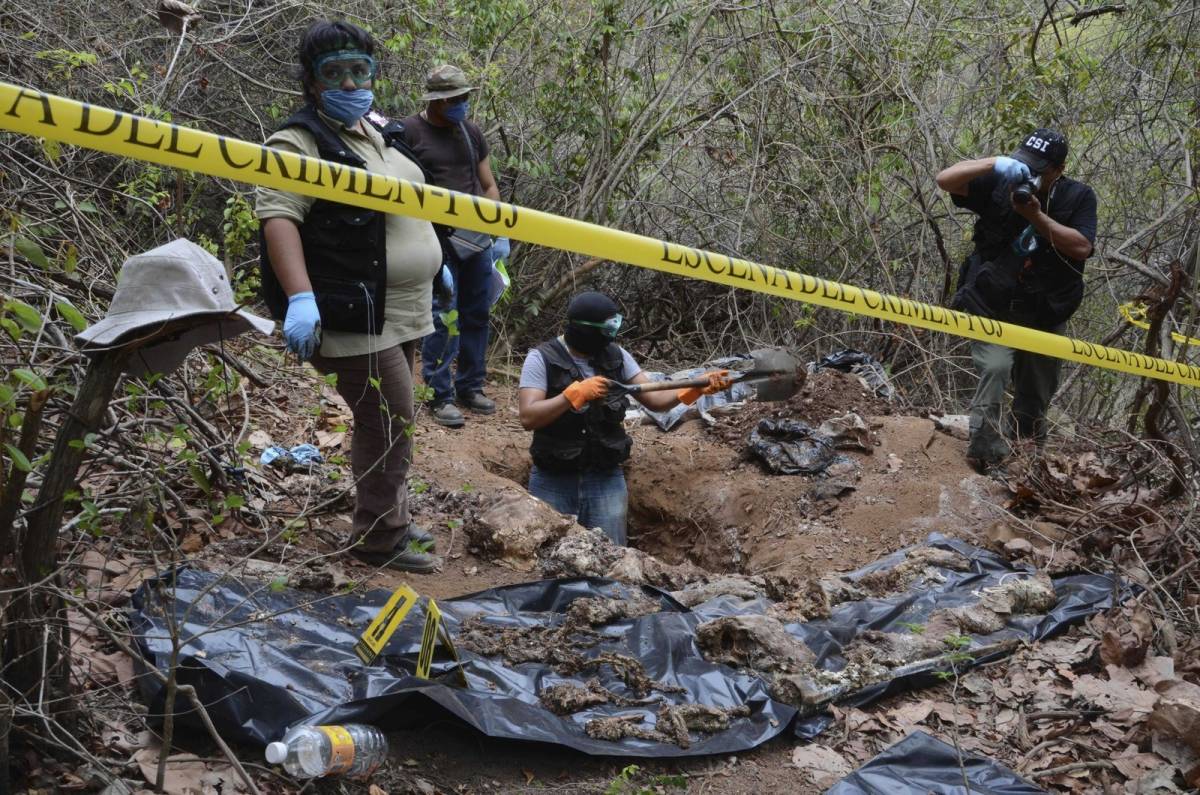 O primă groapă comună a fost localizată pe 1 februarie în localitatea San Isidro Mazatepec, în municipalitatea Tjajomulco de Zuniga