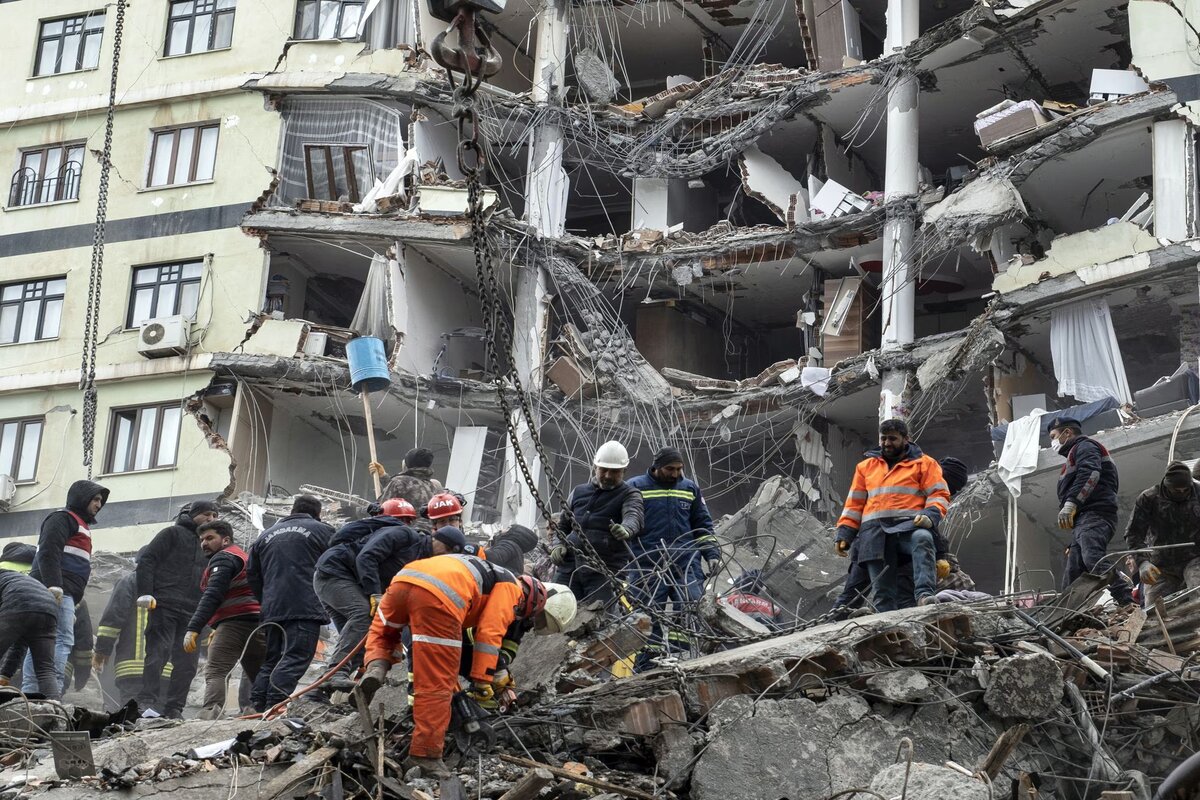 Bărbat salvat de sub ruine la 12 zile după cutremurul din Turcia