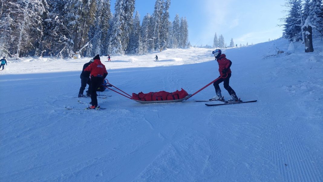 Un turist a murit în staţiunea Poiana Braşov