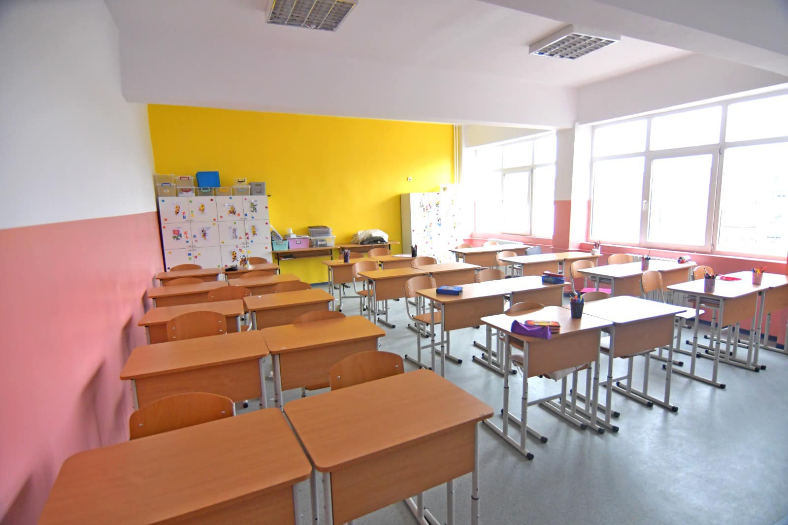 A fost atribuit un nou contract pentru repararea şcolilor şi grădiniţelor din Craiova, precum şi a altor imobile deţinute de primărie. Valoarea acordului: 11 milioane de euro, pentru patru ani