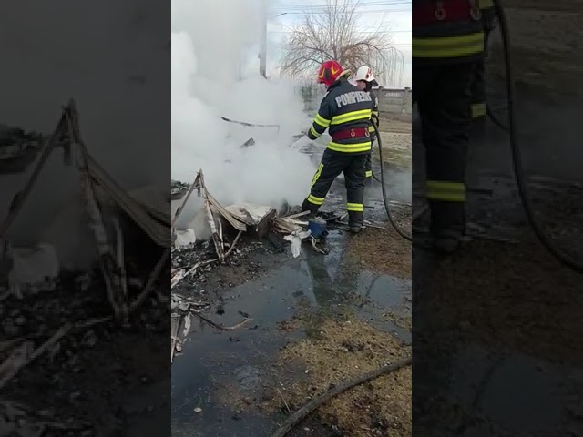 (VIDEO) Vâlcea: Rulotă în flăcări la Mihăeşti