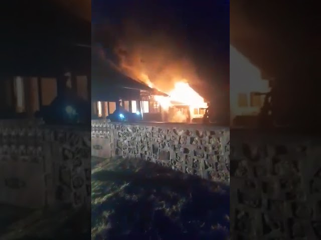 (VIDEO) Incendiu la o casă din Tismana