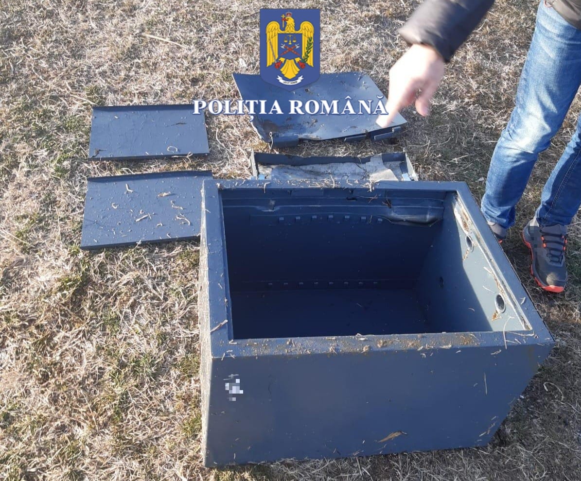 Tinerii care au furat un seif gol din Primăria Slatina au fost reținuți