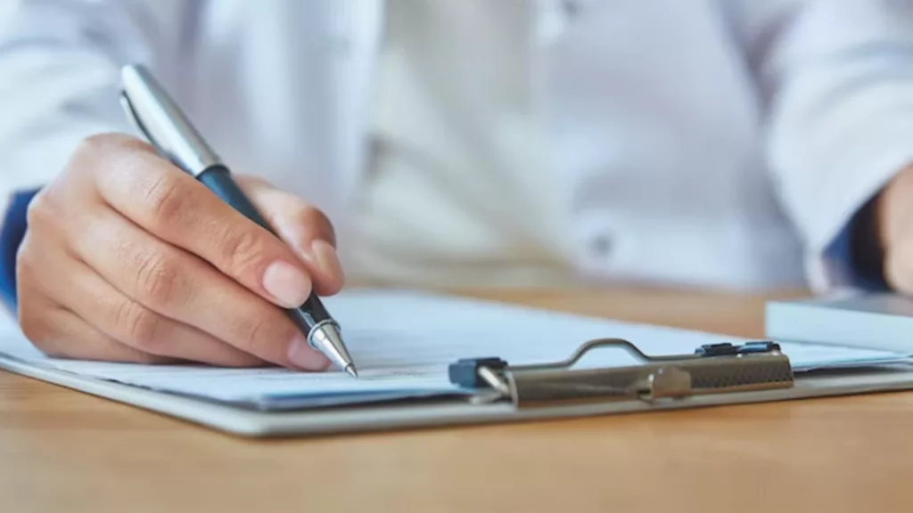 Doi medici, cercetați de poliție după ce i-au dat aviz psihologic pentru școala de șoferi unui bărbat bolnav de schizofrenie